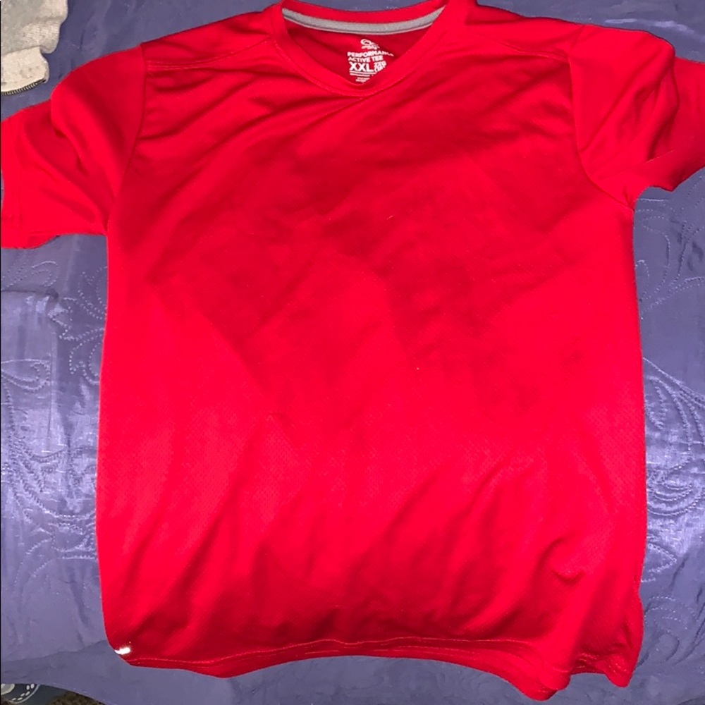 Red active tee